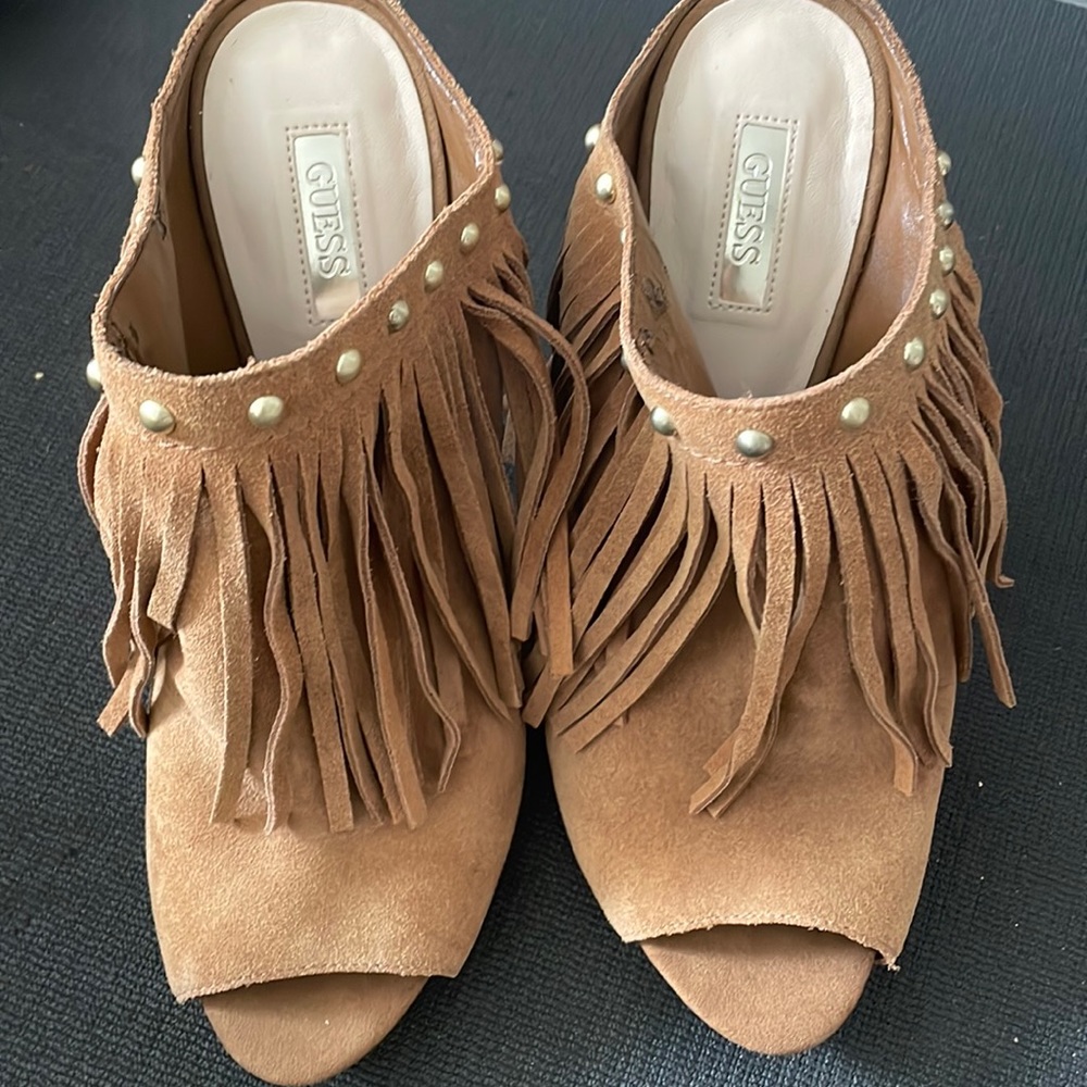 Tan guess size 10, medium with fringes slip Ons hi heels